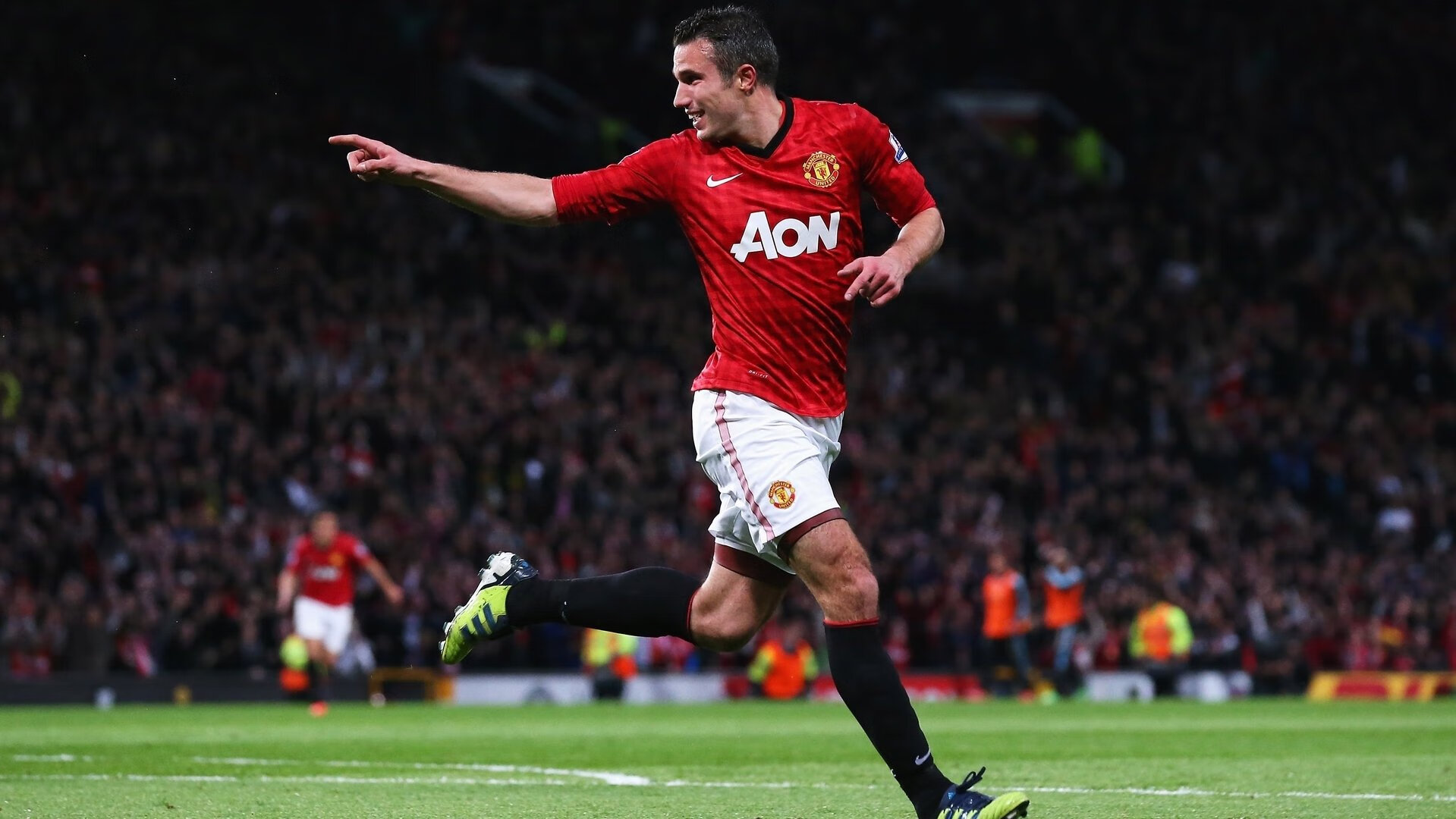 阿伊塔娜·邦马蒂蝉联女子金球奖，巴萨中场再创辉煌